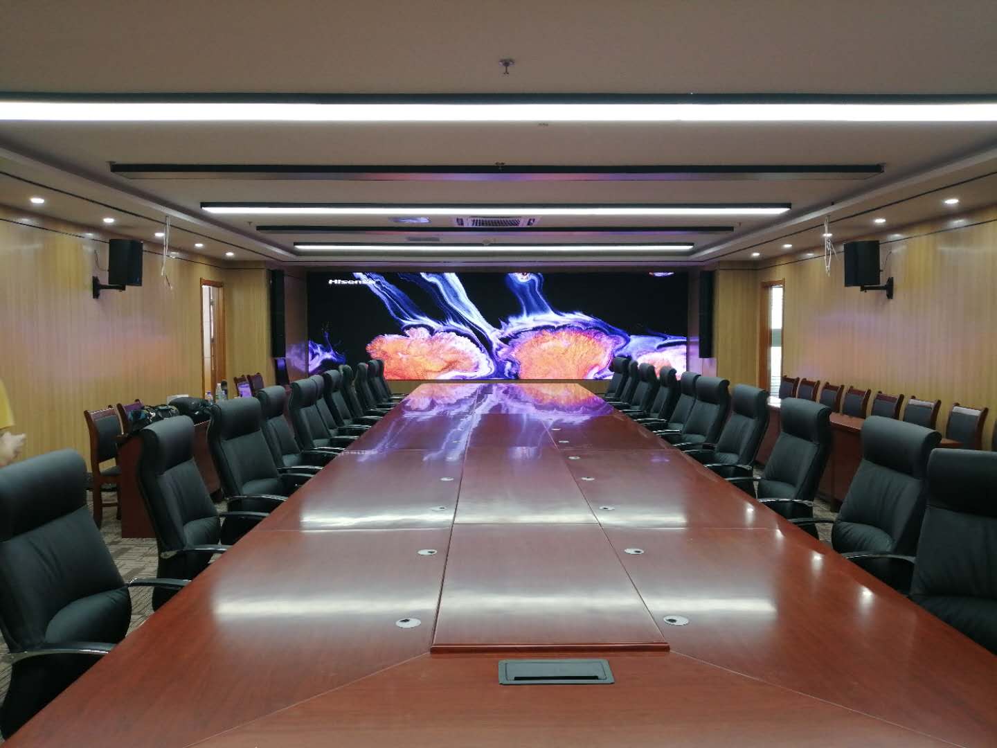 濰坊某事業(yè)單位音、視頻會議集成項目完工，會議辦公、音響系統(tǒng)、1.2小間距顯示系統(tǒng)完美融合